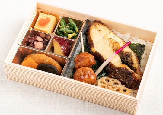 十八番弁当・かれい塩焼（野菜天入り）